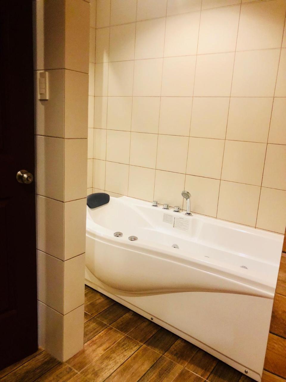 Hotel Apollo Lemery Bagian luar foto