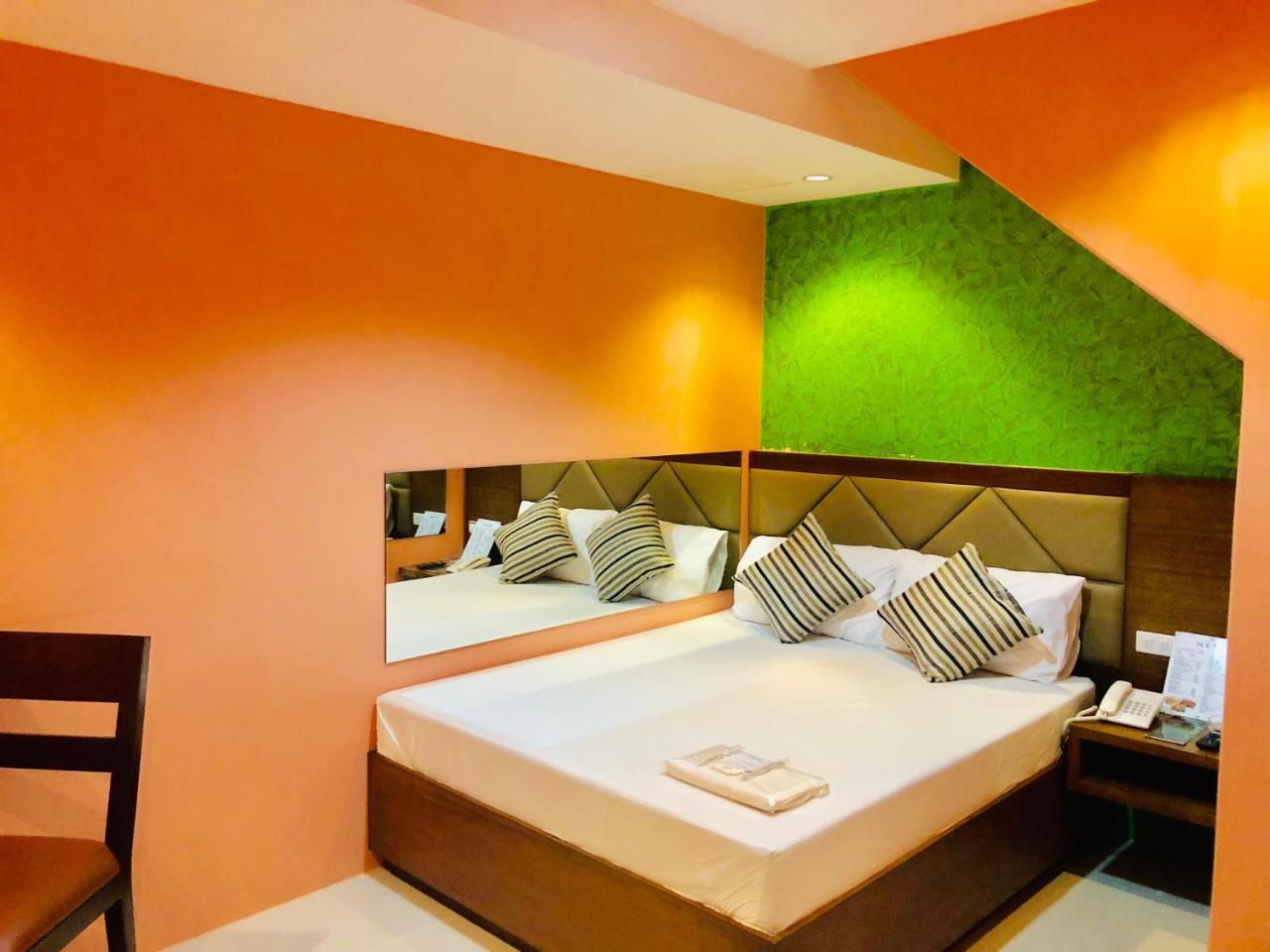 Hotel Apollo Lemery Bagian luar foto